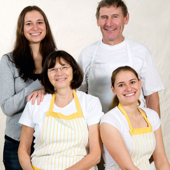 Die Nudeln für das Gasthaus Goldener Stern werden in mühevoller Handarbeit in Rinnenthal auf dem Lärchenhof der Familie Habersetzer hergestellt.